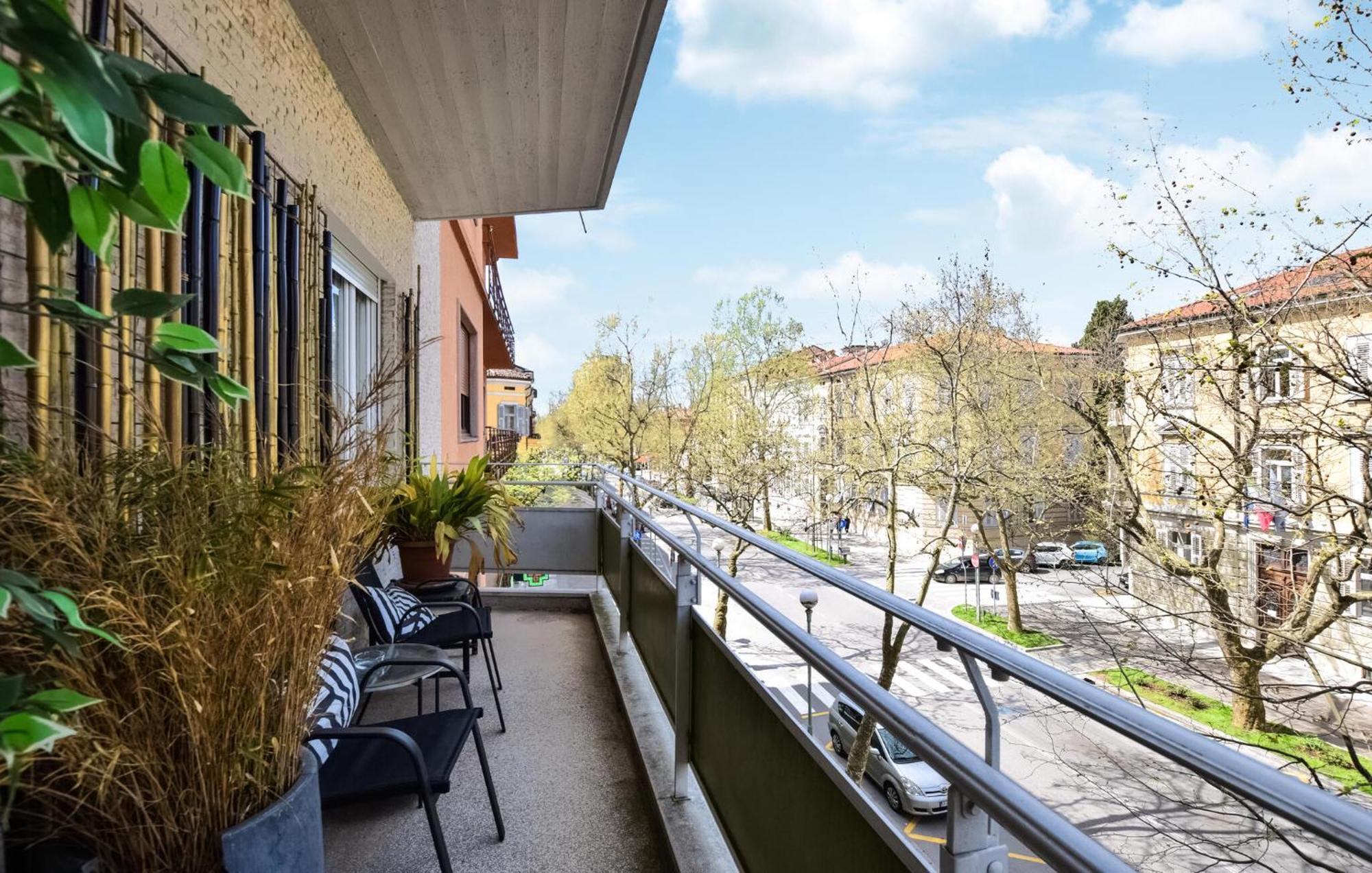 2 Bedroom Cozy Apartment In Gorizia Exterior photo